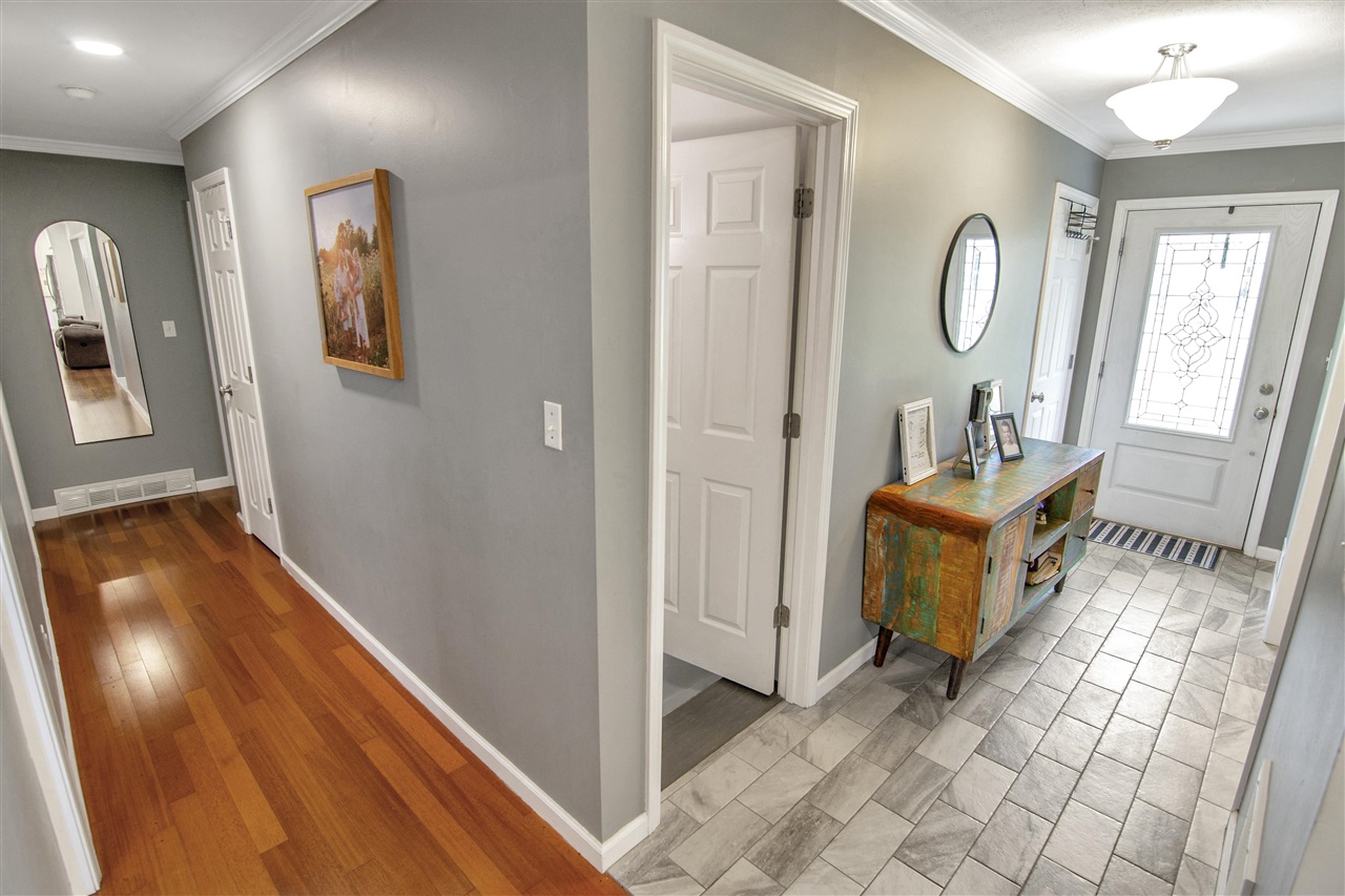 Bowling Green, Kentucky 42101, United States, 3 Bedrooms Bedrooms, ,3 BathroomsBathrooms,Residential,Pending,142921