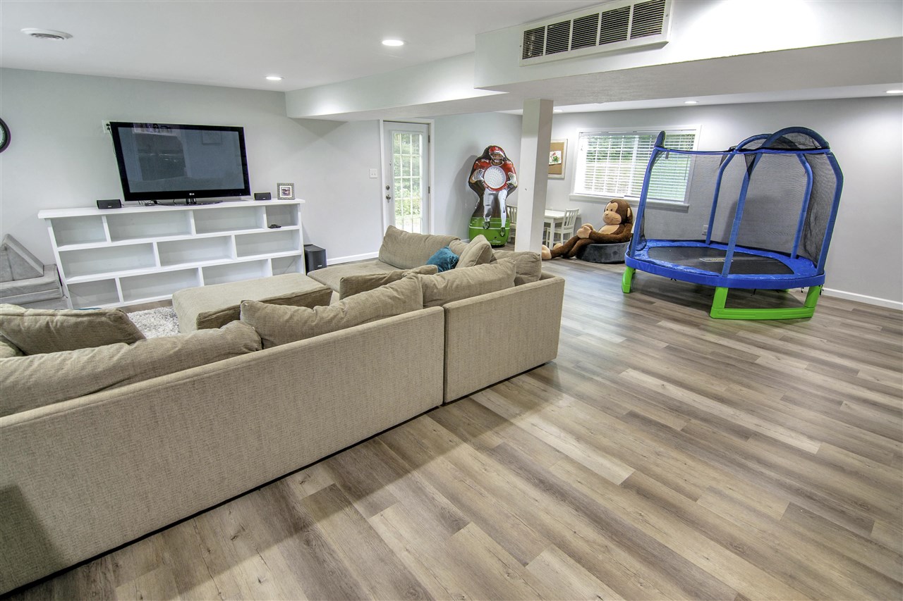 Bowling Green, Kentucky 42101, United States, 3 Bedrooms Bedrooms, ,3 BathroomsBathrooms,Residential,Pending,142921