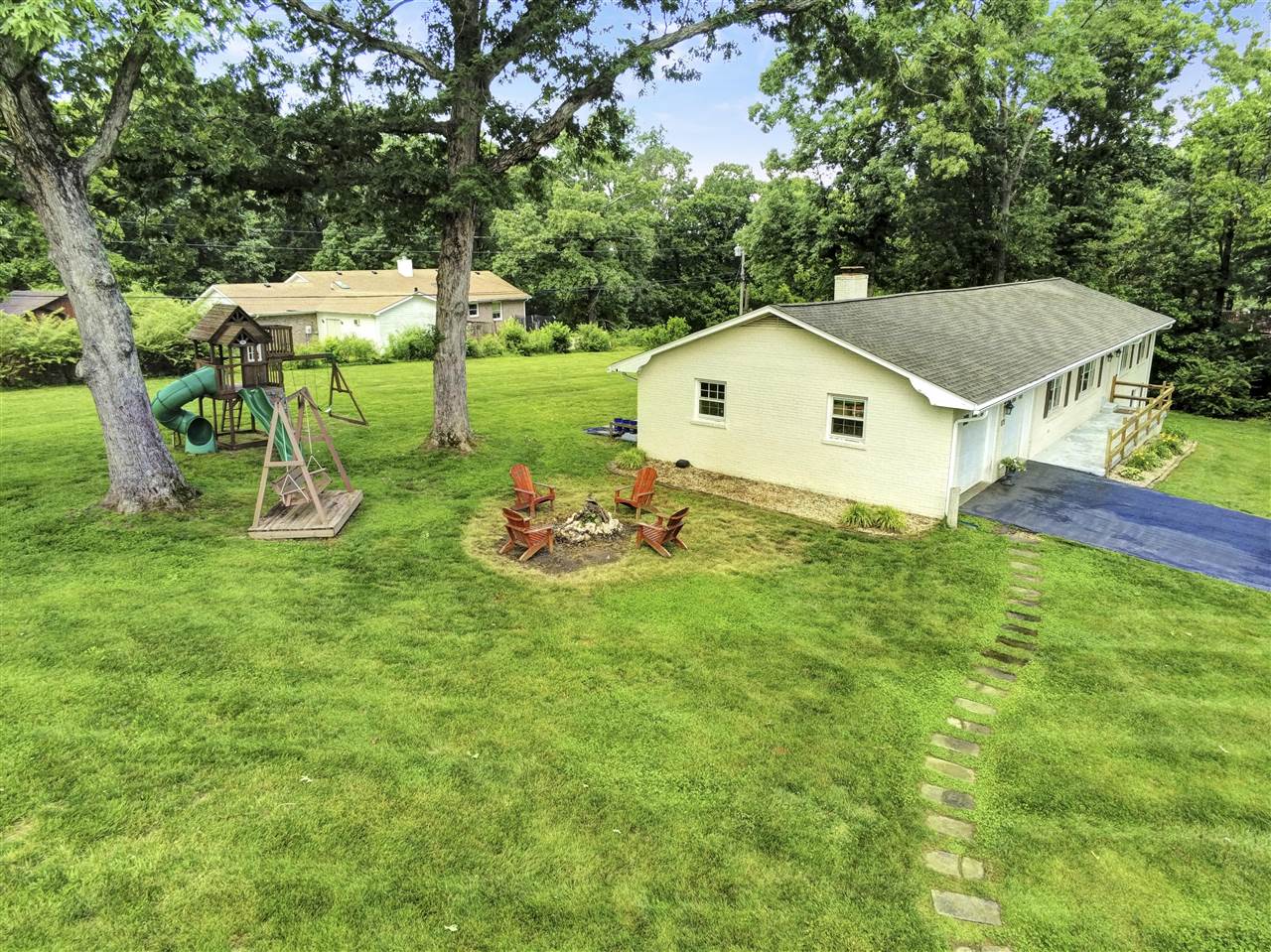 Bowling Green, Kentucky 42101, United States, 3 Bedrooms Bedrooms, ,3 BathroomsBathrooms,Residential,Pending,142921