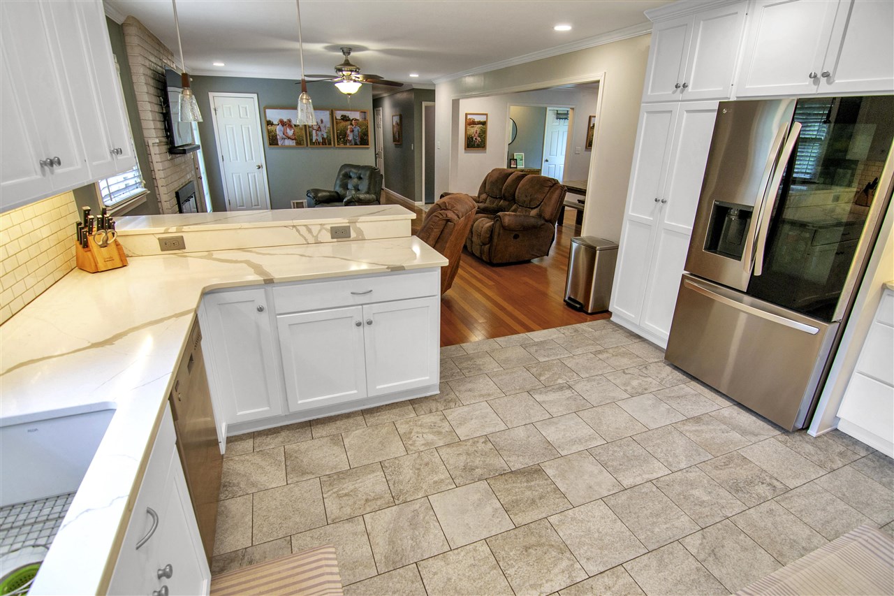 Bowling Green, Kentucky 42101, United States, 3 Bedrooms Bedrooms, ,3 BathroomsBathrooms,Residential,Pending,142921