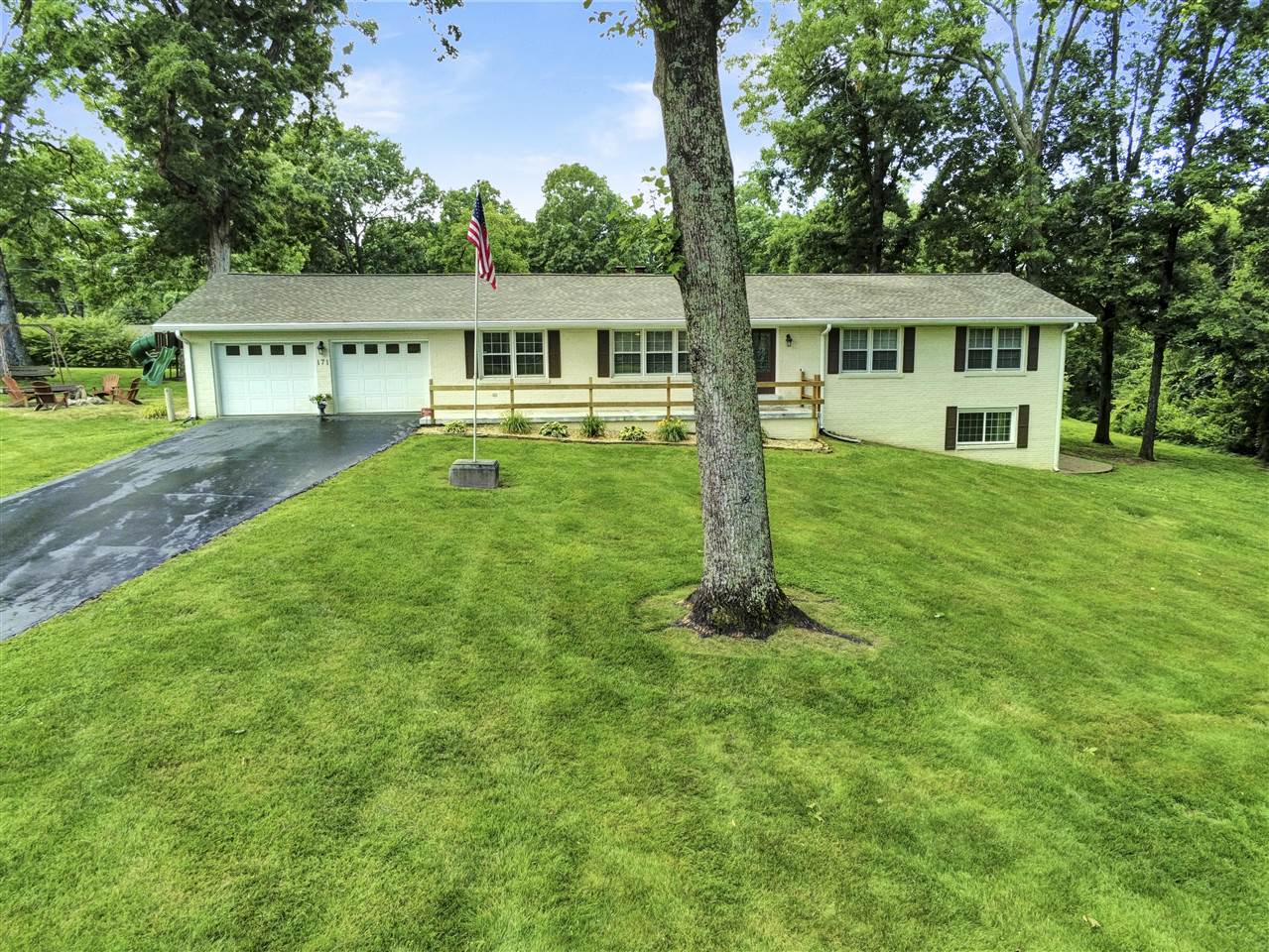 Bowling Green, Kentucky 42101, United States, 3 Bedrooms Bedrooms, ,3 BathroomsBathrooms,Residential,Pending,142921