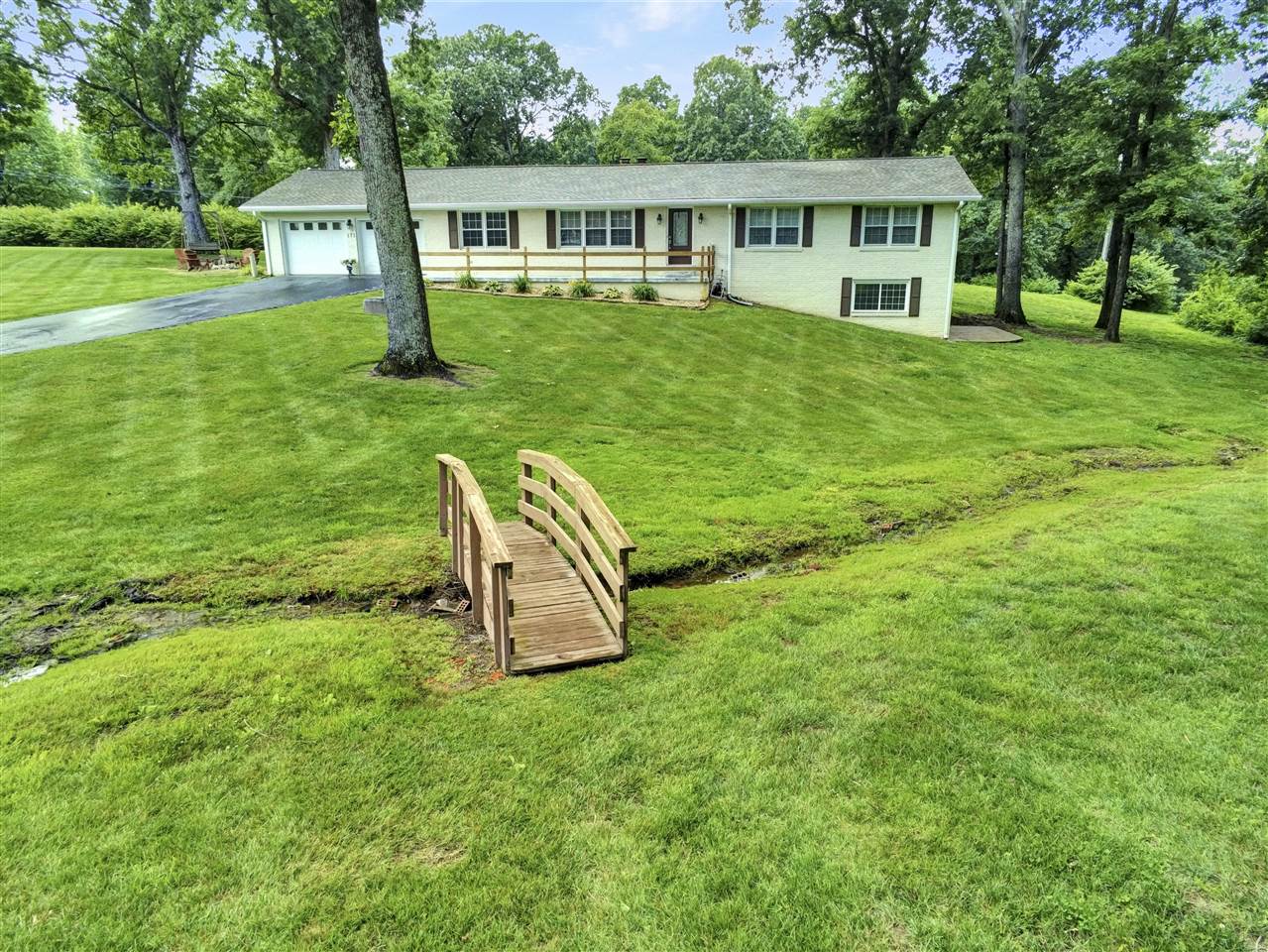 Bowling Green, Kentucky 42101, United States, 3 Bedrooms Bedrooms, ,3 BathroomsBathrooms,Residential,Pending,142921