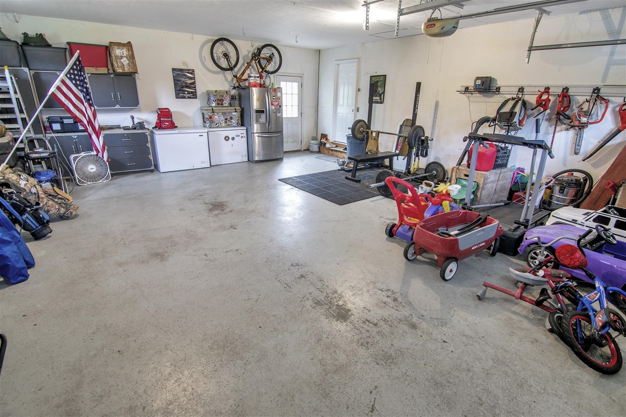 Bowling Green, Kentucky 42101, United States, 3 Bedrooms Bedrooms, ,3 BathroomsBathrooms,Residential,Pending,142921