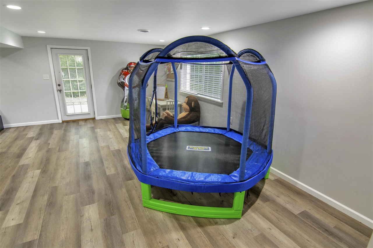 Bowling Green, Kentucky 42101, United States, 3 Bedrooms Bedrooms, ,3 BathroomsBathrooms,Residential,Pending,142921