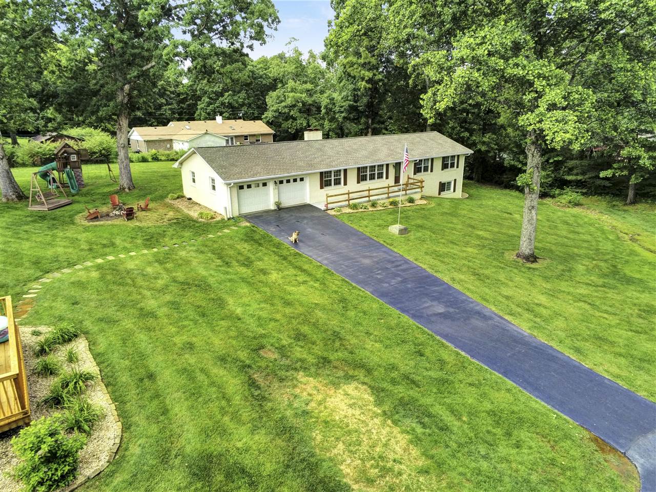 Bowling Green, Kentucky 42101, United States, 3 Bedrooms Bedrooms, ,3 BathroomsBathrooms,Residential,Pending,142921