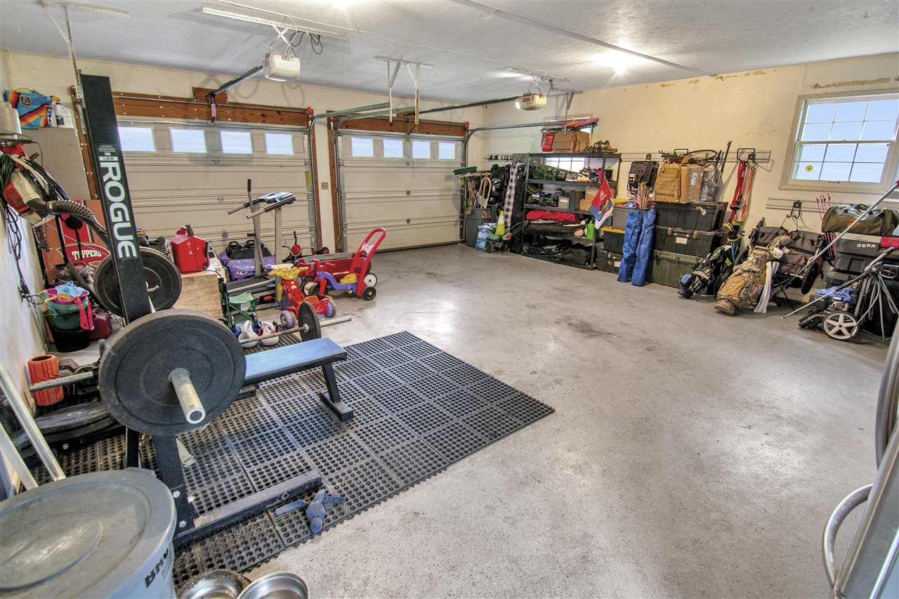 Bowling Green, Kentucky 42101, United States, 3 Bedrooms Bedrooms, ,3 BathroomsBathrooms,Residential,Pending,142921