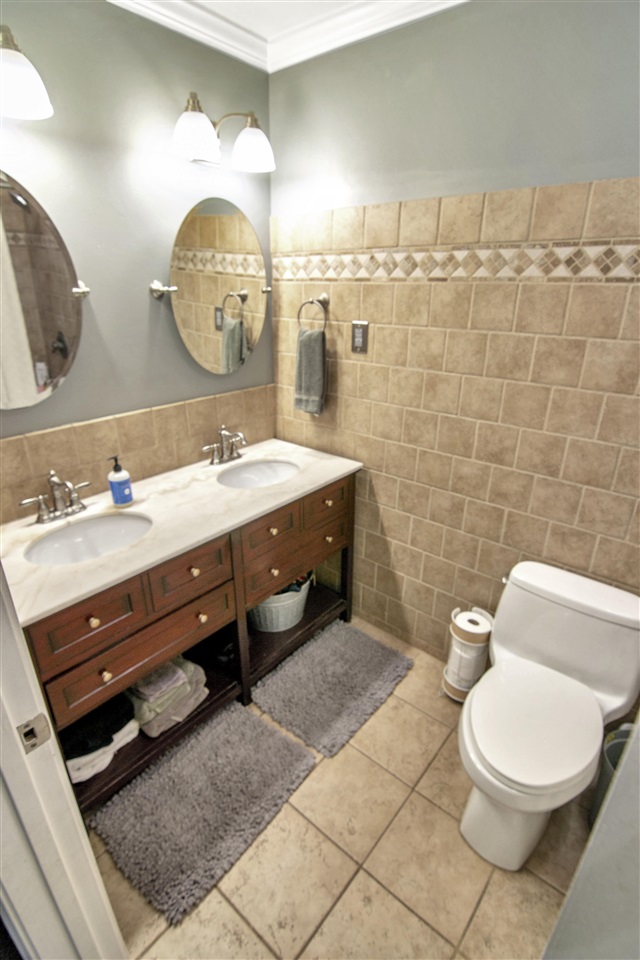 Bowling Green, Kentucky 42101, United States, 3 Bedrooms Bedrooms, ,3 BathroomsBathrooms,Residential,Pending,142921