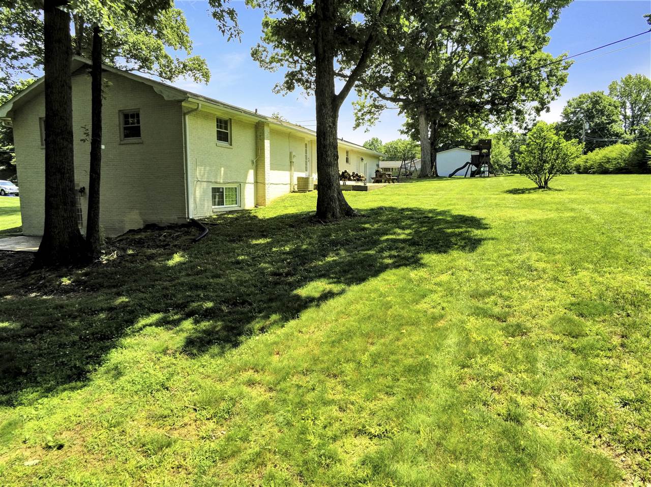 Bowling Green, Kentucky 42101, United States, 3 Bedrooms Bedrooms, ,3 BathroomsBathrooms,Residential,Pending,142921