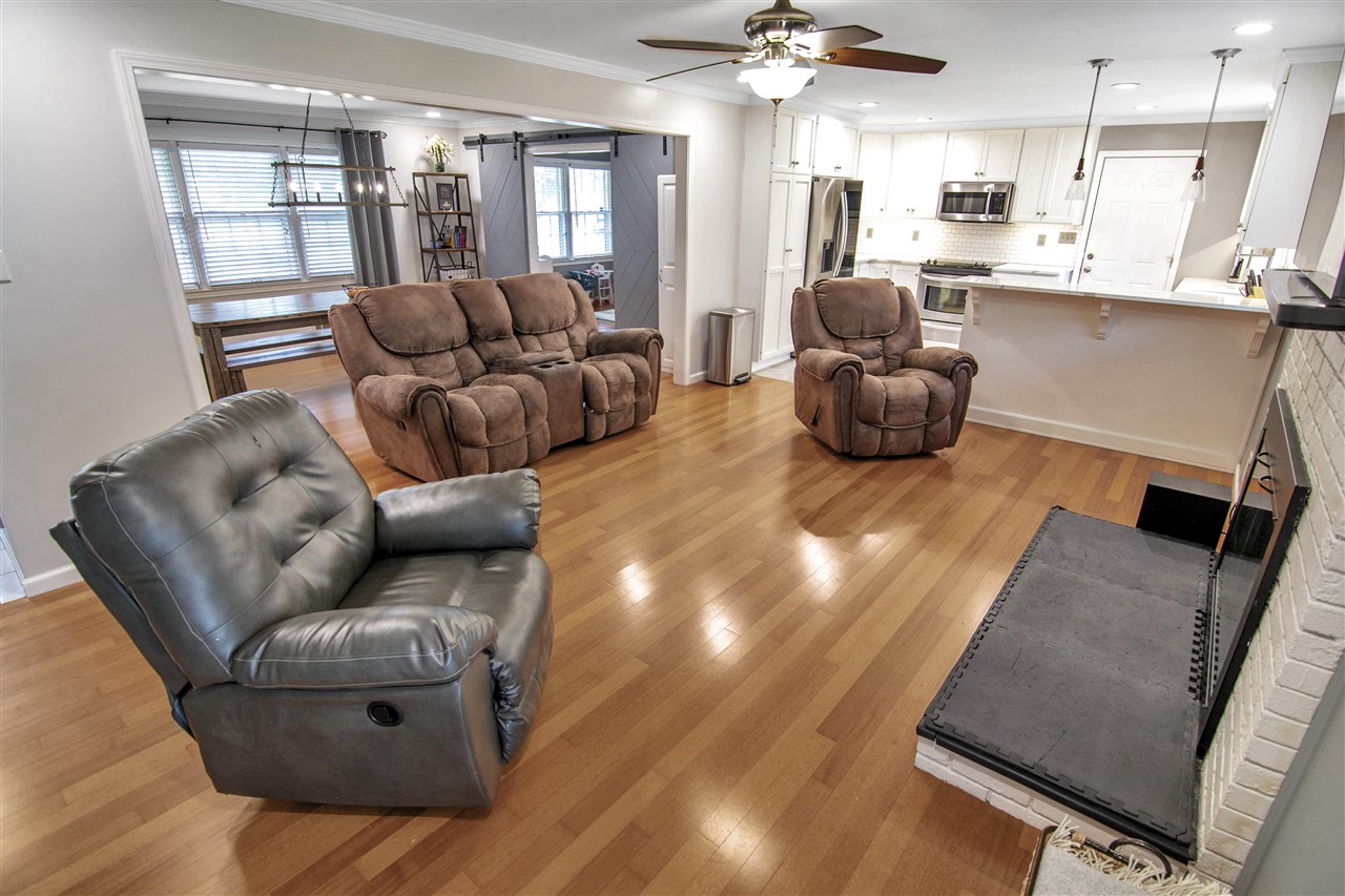 Bowling Green, Kentucky 42101, United States, 3 Bedrooms Bedrooms, ,3 BathroomsBathrooms,Residential,Pending,142921