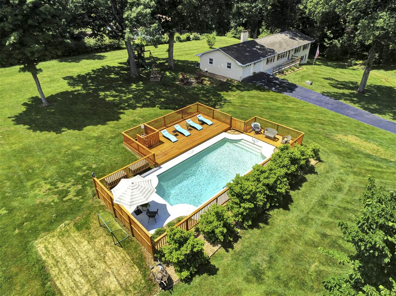 Bowling Green, Kentucky 42101, United States, 3 Bedrooms Bedrooms, ,3 BathroomsBathrooms,Residential,Pending,142921