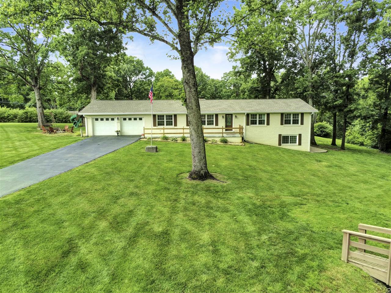 Bowling Green, Kentucky 42101, United States, 3 Bedrooms Bedrooms, ,3 BathroomsBathrooms,Residential,Pending,142921