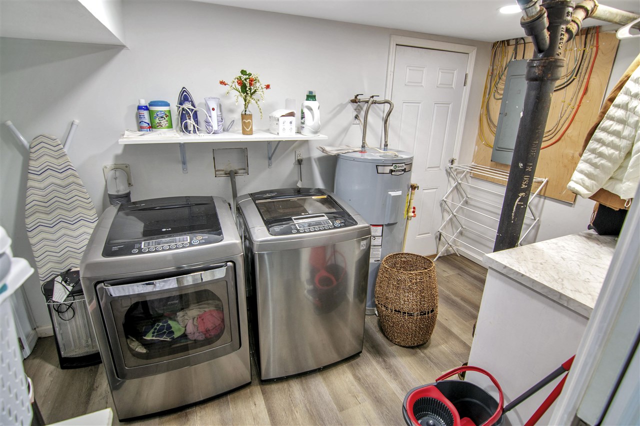 Bowling Green, Kentucky 42101, United States, 3 Bedrooms Bedrooms, ,3 BathroomsBathrooms,Residential,Pending,142921