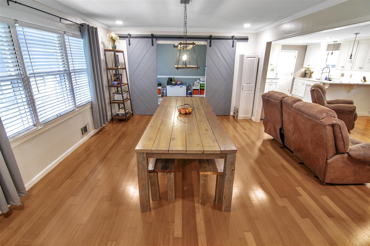 Bowling Green, Kentucky 42101, United States, 3 Bedrooms Bedrooms, ,3 BathroomsBathrooms,Residential,Pending,142921