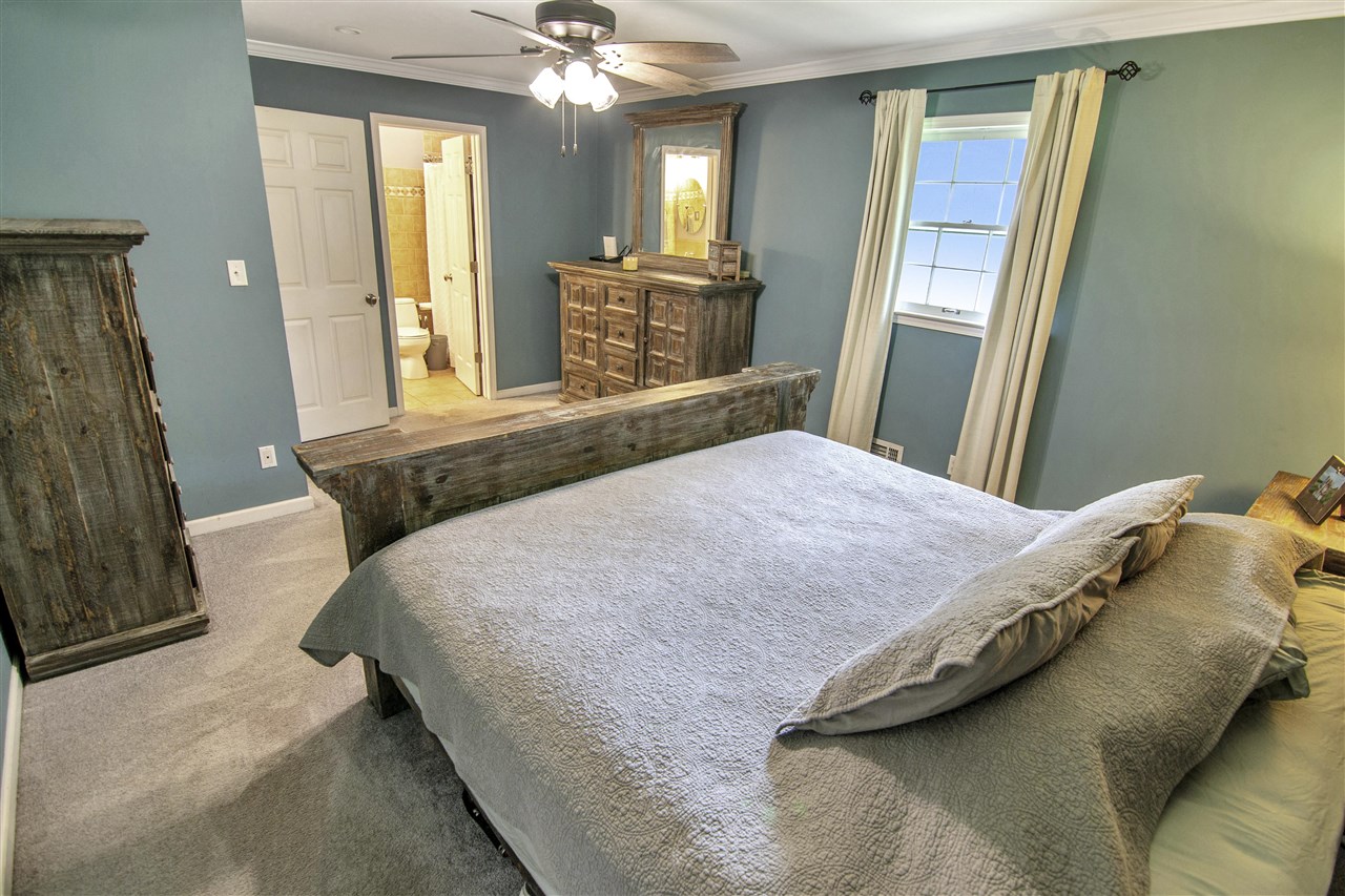 Bowling Green, Kentucky 42101, United States, 3 Bedrooms Bedrooms, ,3 BathroomsBathrooms,Residential,Pending,142921