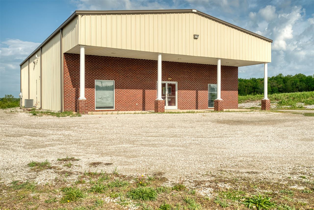 Photo 1 of 29 — 206 N Thurston Drive, Russellville, KY 42276