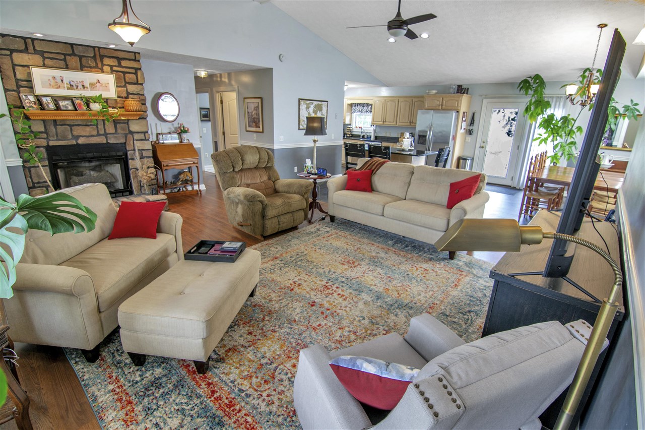 Glasgow, Kentucky 42141, United States, 3 Bedrooms Bedrooms, ,2 BathroomsBathrooms,Residential,Active,217776