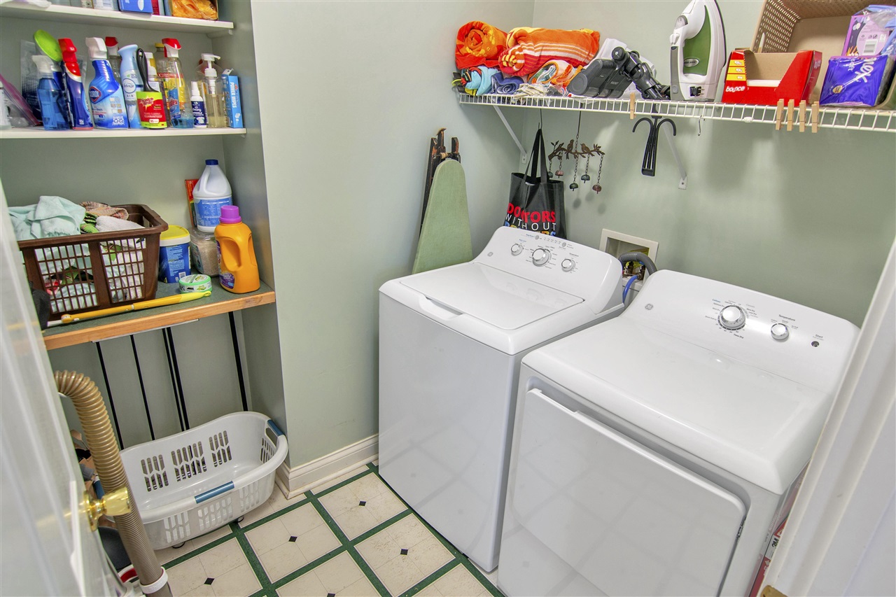 Glasgow, Kentucky 42141, United States, 3 Bedrooms Bedrooms, ,2 BathroomsBathrooms,Residential,Active,217776