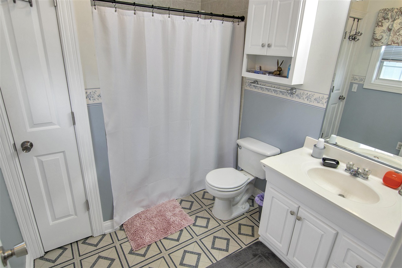 Glasgow, Kentucky 42141, United States, 3 Bedrooms Bedrooms, ,2 BathroomsBathrooms,Residential,Active,217776