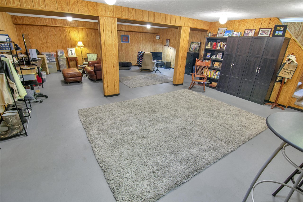 Glasgow, Kentucky 42141, United States, 3 Bedrooms Bedrooms, ,2 BathroomsBathrooms,Residential,Active,217776