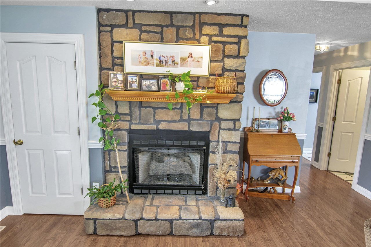 Glasgow, Kentucky 42141, United States, 3 Bedrooms Bedrooms, ,2 BathroomsBathrooms,Residential,Active,217776