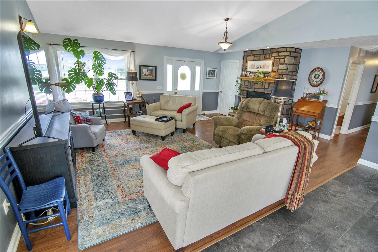 Glasgow, Kentucky 42141, United States, 3 Bedrooms Bedrooms, ,2 BathroomsBathrooms,Residential,Active,217776