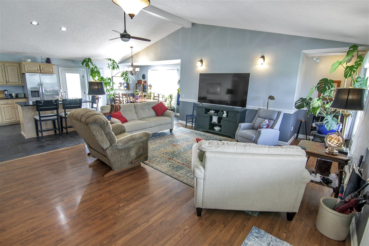 Glasgow, Kentucky 42141, United States, 3 Bedrooms Bedrooms, ,2 BathroomsBathrooms,Residential,Active,217776