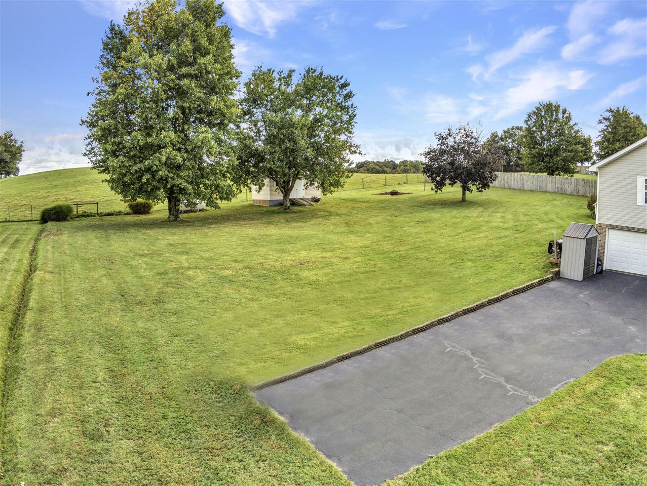 Glasgow, Kentucky 42141, United States, 3 Bedrooms Bedrooms, ,2 BathroomsBathrooms,Residential,Active,217776