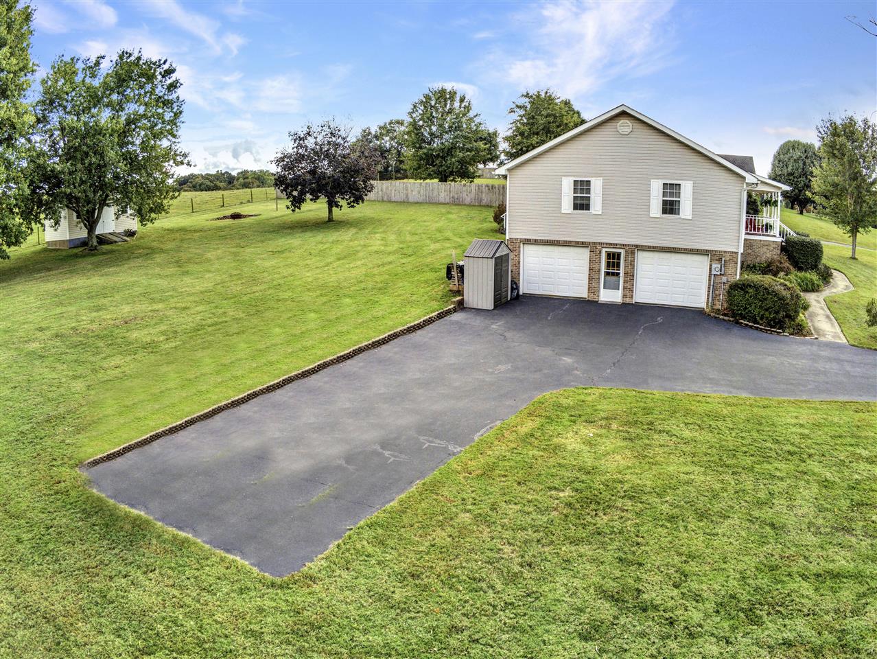 Glasgow, Kentucky 42141, United States, 3 Bedrooms Bedrooms, ,2 BathroomsBathrooms,Residential,Active,217776