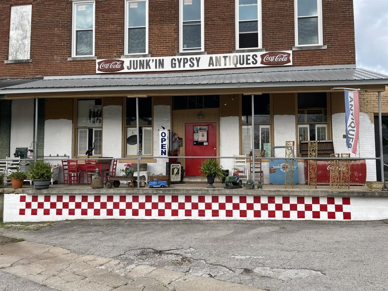 Photo 1 of 46 — 123 Water Street, Horse Cave, KY 42749