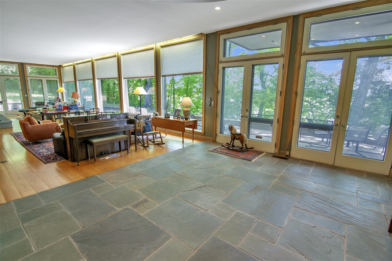 Scottsville, Kentucky 42164, United States, 3 Bedrooms Bedrooms, ,3 BathroomsBathrooms,Residential,Active,136350