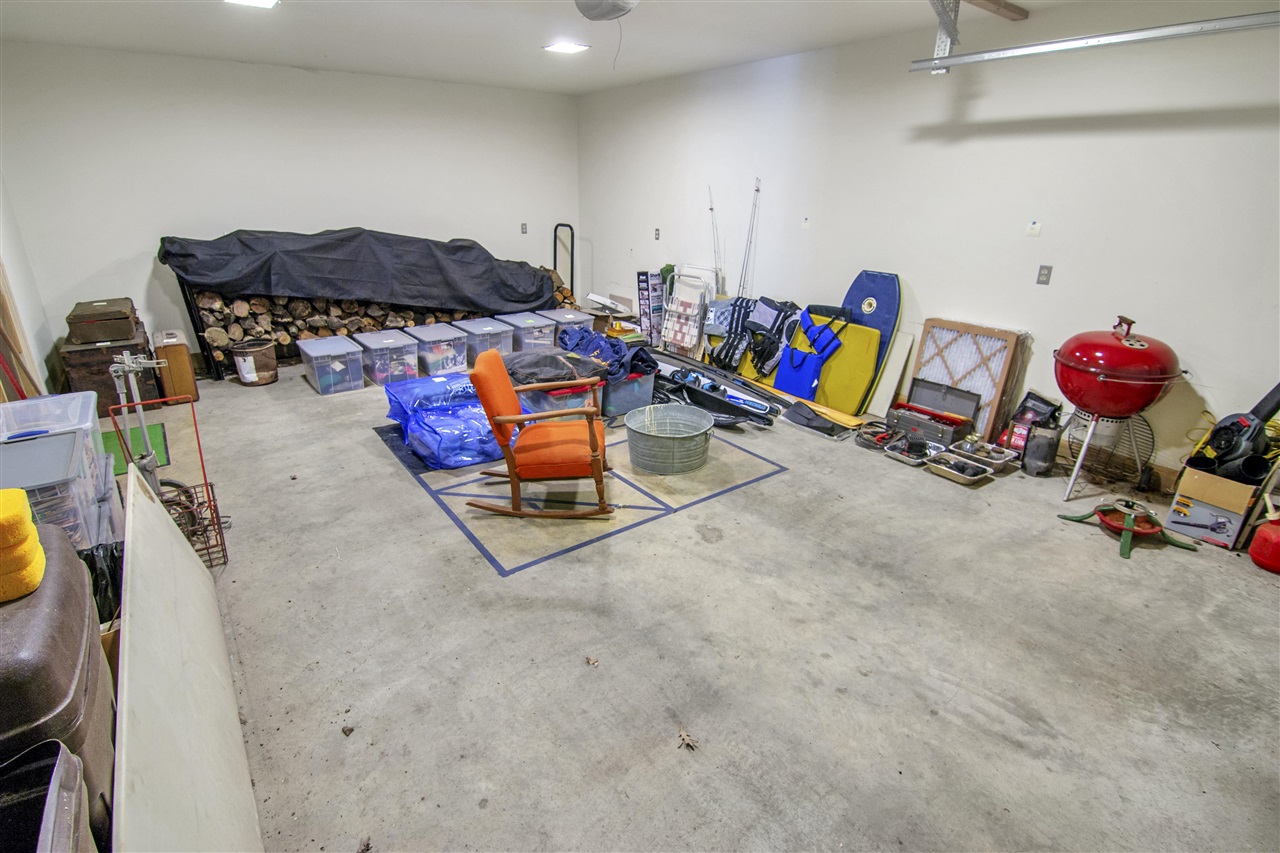 Scottsville, Kentucky 42164, United States, 3 Bedrooms Bedrooms, ,3 BathroomsBathrooms,Residential,Active,136350