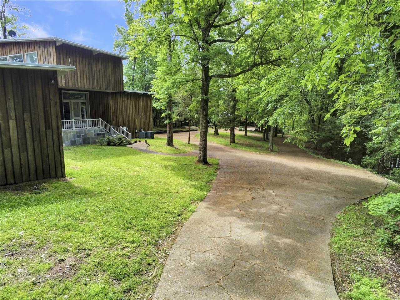 Scottsville, Kentucky 42164, United States, 3 Bedrooms Bedrooms, ,3 BathroomsBathrooms,Residential,Active,136350