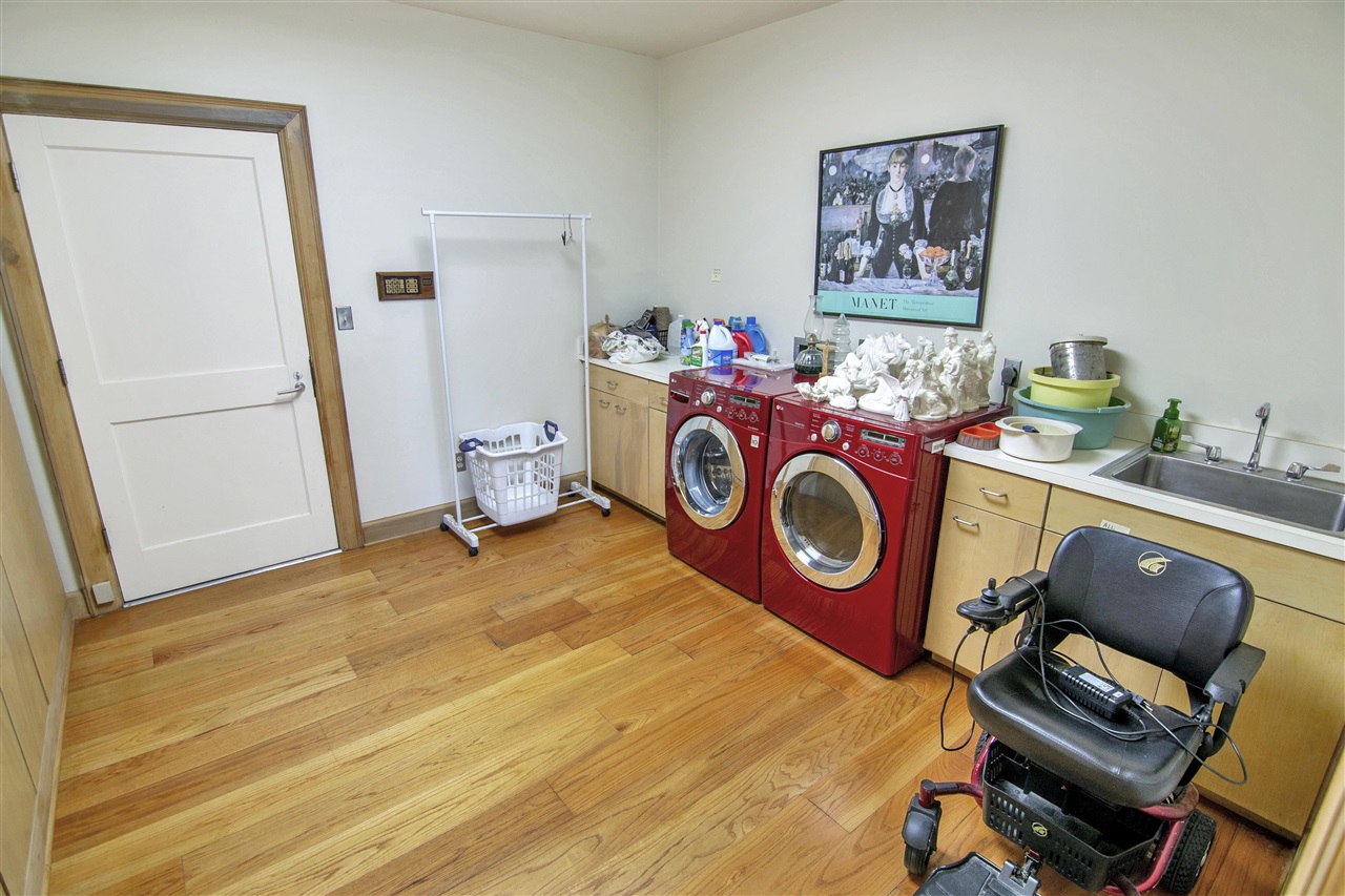 Scottsville, Kentucky 42164, United States, 3 Bedrooms Bedrooms, ,3 BathroomsBathrooms,Residential,Active,136350