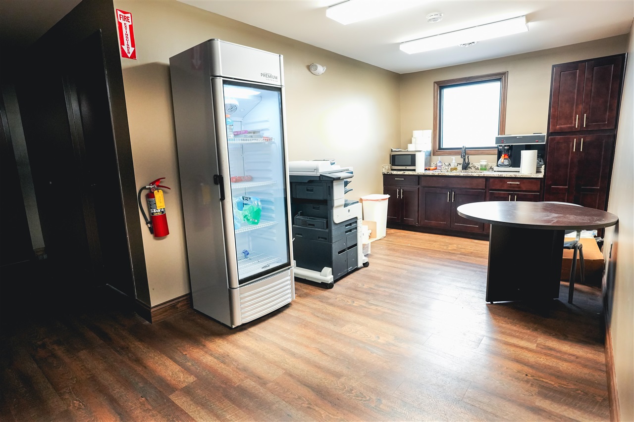 Cave City, Kentucky 42127, United States, ,Commercial,Active,115346