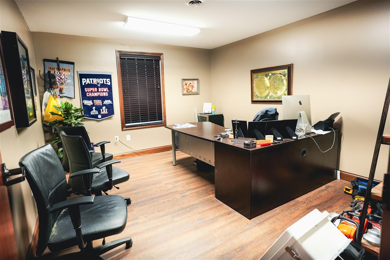 Cave City, Kentucky 42127, United States, ,Commercial,Active,115346