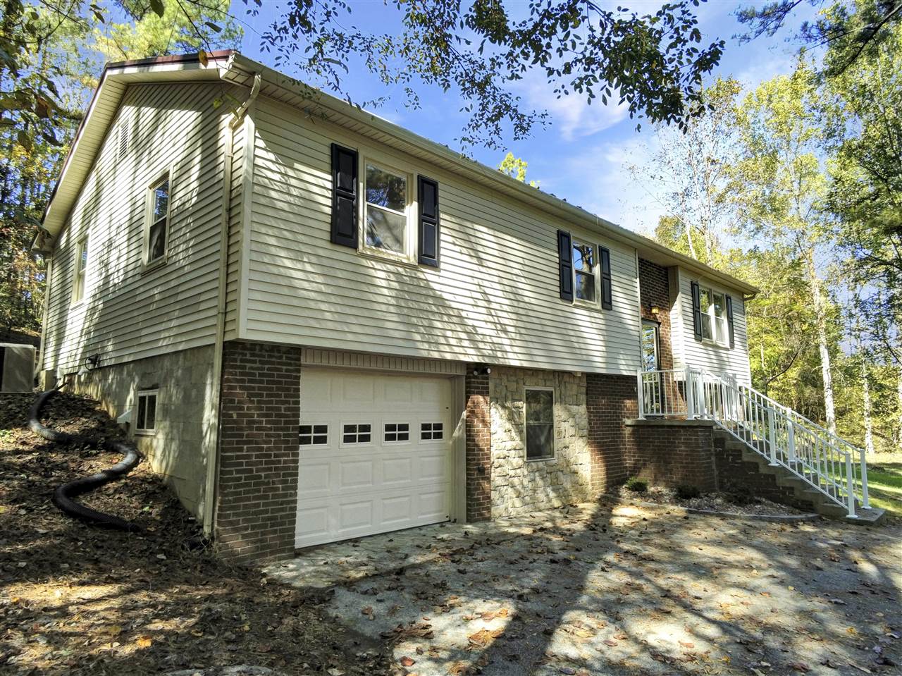 Glasgow, Kentucky 42141, United States, 4 Bedrooms Bedrooms, ,2 BathroomsBathrooms,Residential,Active,232778