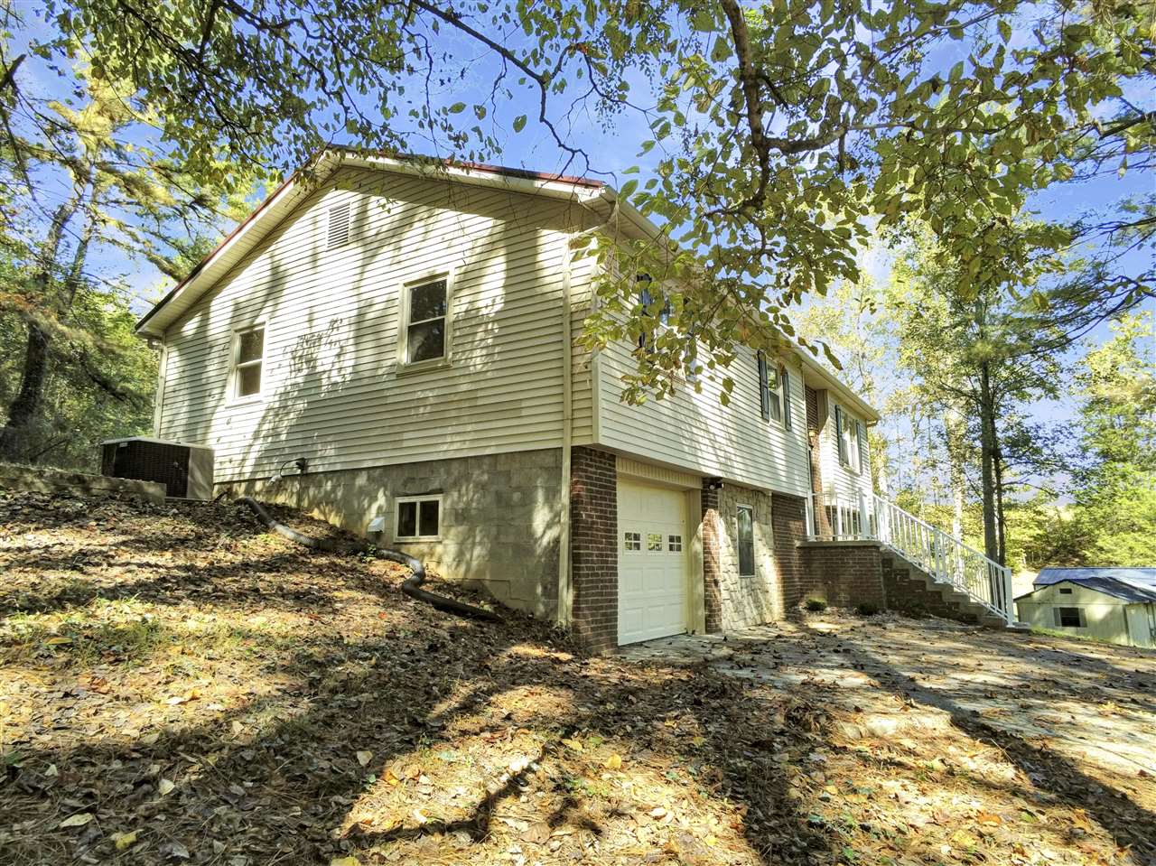 Glasgow, Kentucky 42141, United States, 4 Bedrooms Bedrooms, ,2 BathroomsBathrooms,Residential,Active,232778