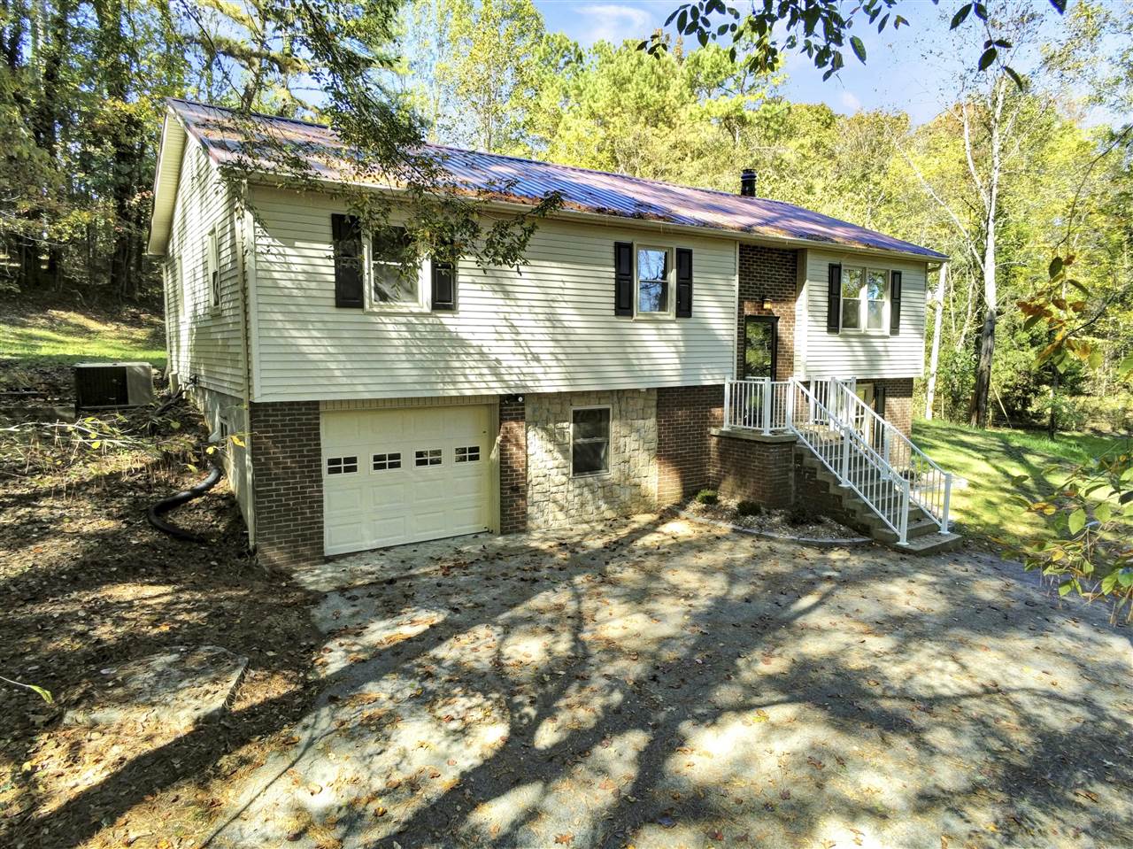 Glasgow, Kentucky 42141, United States, 4 Bedrooms Bedrooms, ,2 BathroomsBathrooms,Residential,Active,232778