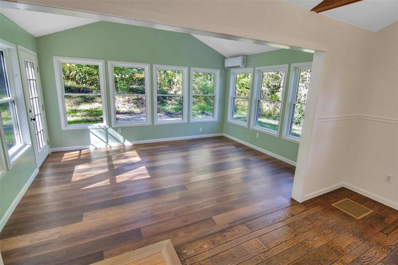 Glasgow, Kentucky 42141, United States, 4 Bedrooms Bedrooms, ,2 BathroomsBathrooms,Residential,Active,232778