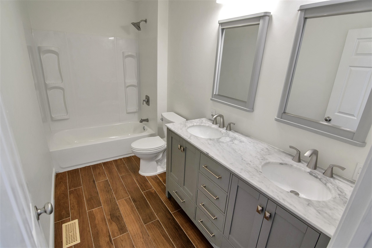 Glasgow, Kentucky 42141, United States, 4 Bedrooms Bedrooms, ,2 BathroomsBathrooms,Residential,Active,232778