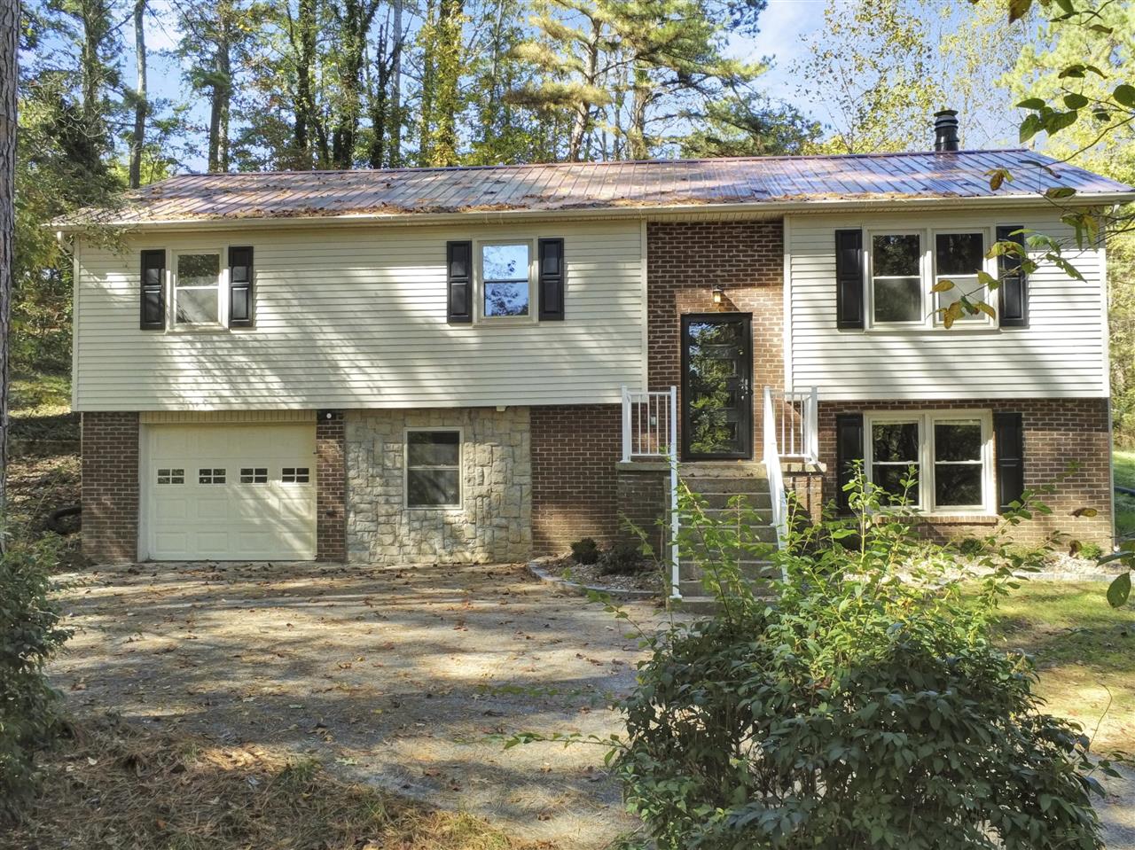 Glasgow, Kentucky 42141, United States, 4 Bedrooms Bedrooms, ,2 BathroomsBathrooms,Residential,Active,232778