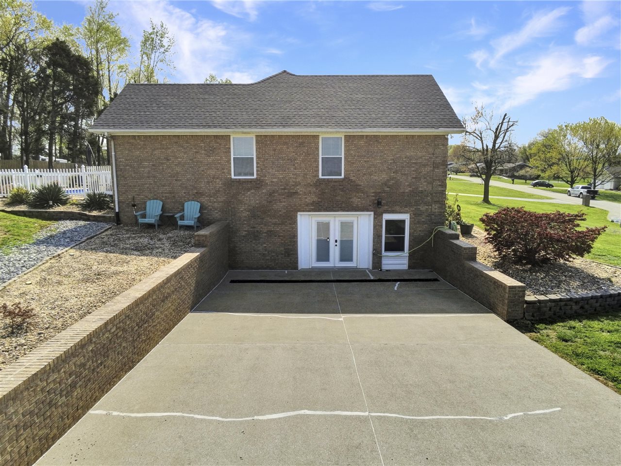 Glasgow, Kentucky 42141, United States, 5 Bedrooms Bedrooms, ,3 BathroomsBathrooms,Residential,Pending,107890