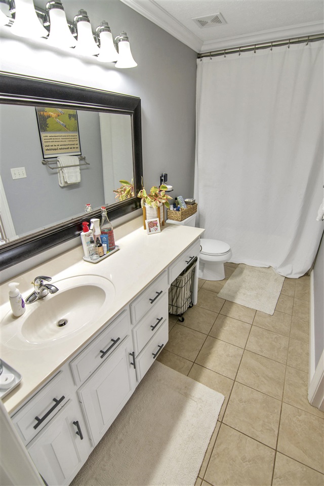 Glasgow, Kentucky 42141, United States, 5 Bedrooms Bedrooms, ,3 BathroomsBathrooms,Residential,Pending,107890