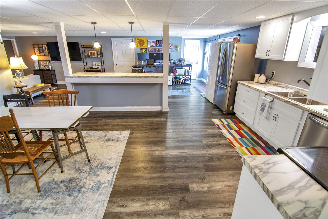 Glasgow, Kentucky 42141, United States, 5 Bedrooms Bedrooms, ,3 BathroomsBathrooms,Residential,Pending,107890