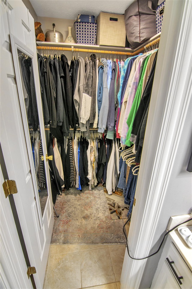 Glasgow, Kentucky 42141, United States, 5 Bedrooms Bedrooms, ,3 BathroomsBathrooms,Residential,Pending,107890