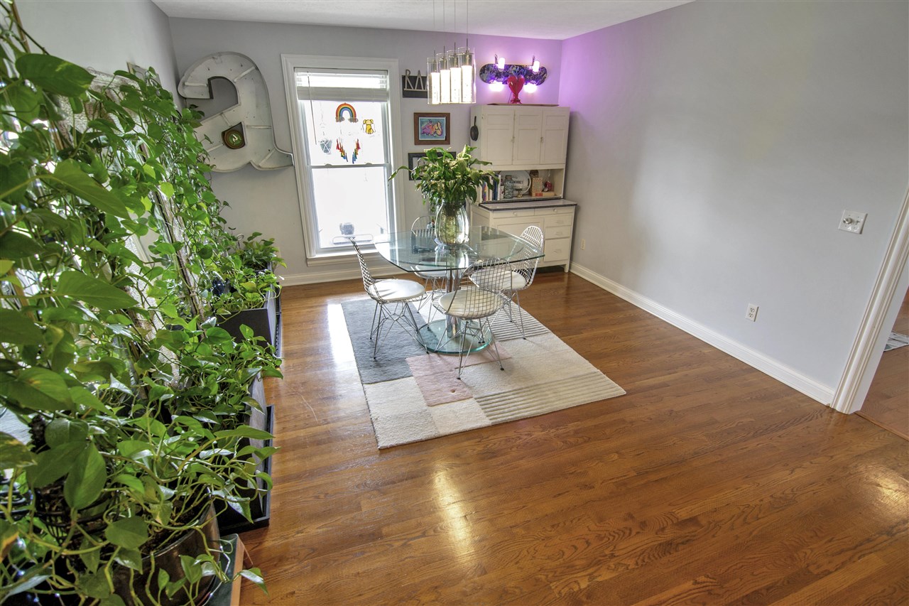 Glasgow, Kentucky 42141, United States, 5 Bedrooms Bedrooms, ,3 BathroomsBathrooms,Residential,Pending,107890