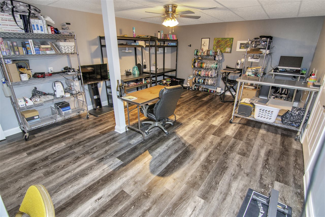 Glasgow, Kentucky 42141, United States, 5 Bedrooms Bedrooms, ,3 BathroomsBathrooms,Residential,Pending,107890