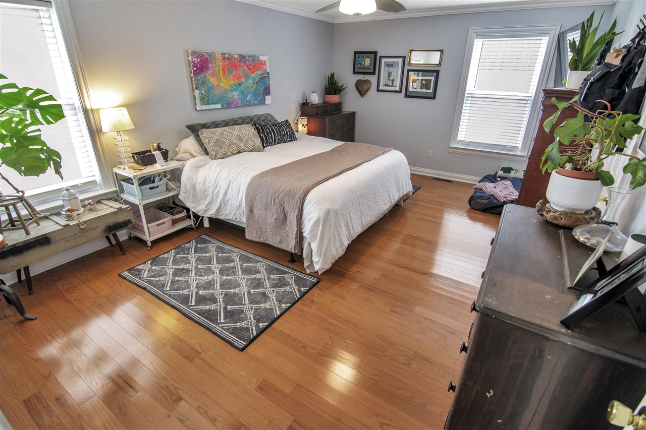 Glasgow, Kentucky 42141, United States, 5 Bedrooms Bedrooms, ,3 BathroomsBathrooms,Residential,Pending,107890