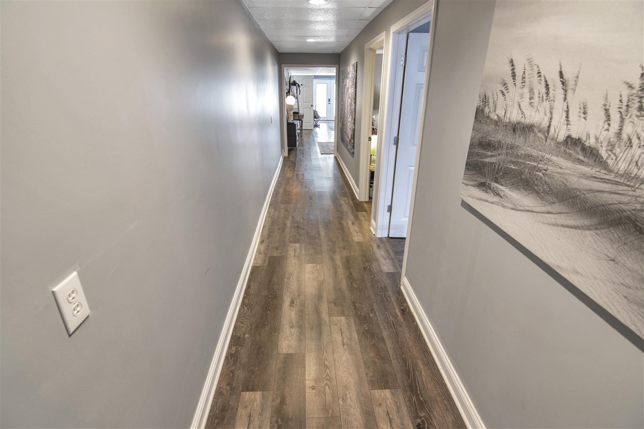 Glasgow, Kentucky 42141, United States, 5 Bedrooms Bedrooms, ,3 BathroomsBathrooms,Residential,Pending,107890