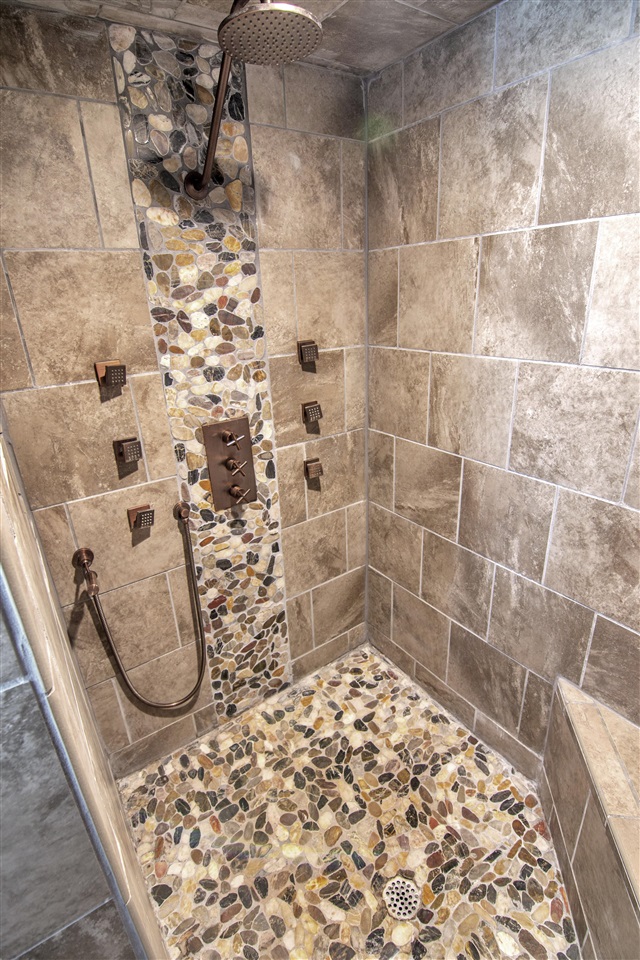 Glasgow, Kentucky 42141, United States, 5 Bedrooms Bedrooms, ,3 BathroomsBathrooms,Residential,Pending,107890